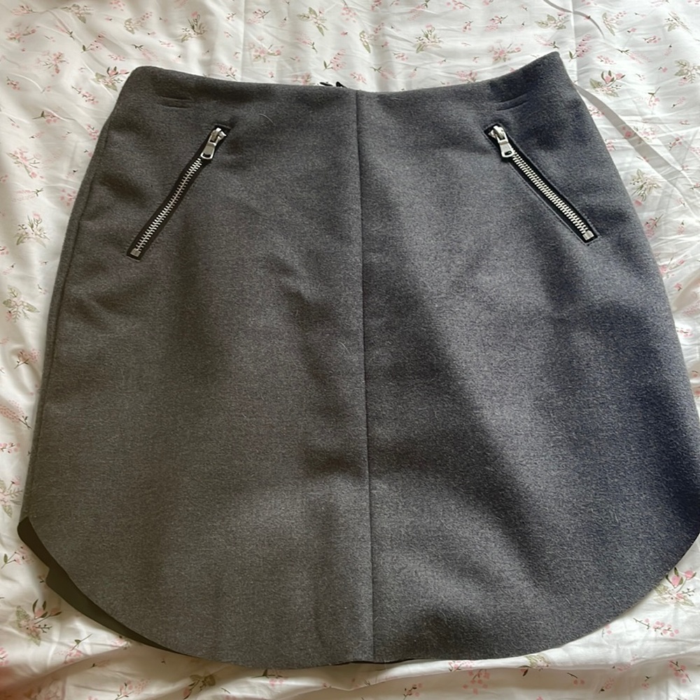Dark gray skirt with two zipper pockets